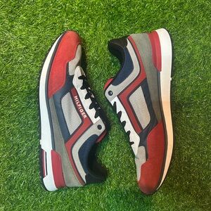 Men’s Tommy Hilfiger Vocto - Size 13 / Sweater - Size M (Bundle)